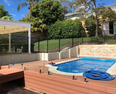 Narrabeen - aluminium pool fence with some frameless glass